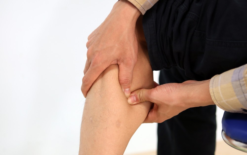 Nguyên nhân và cách điều trị dứt điểm khi bị mụn nhọt ở chân